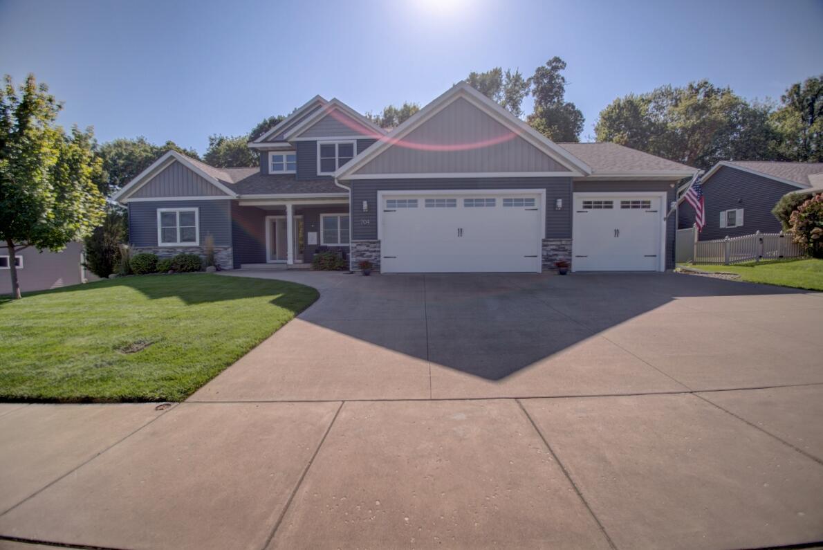 704 Knollwood Dr, Holmen, WI 54636