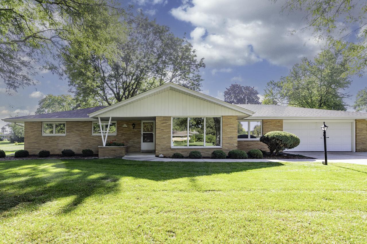 N77W15057 Wood View, Menomonee Falls, WI 53051
