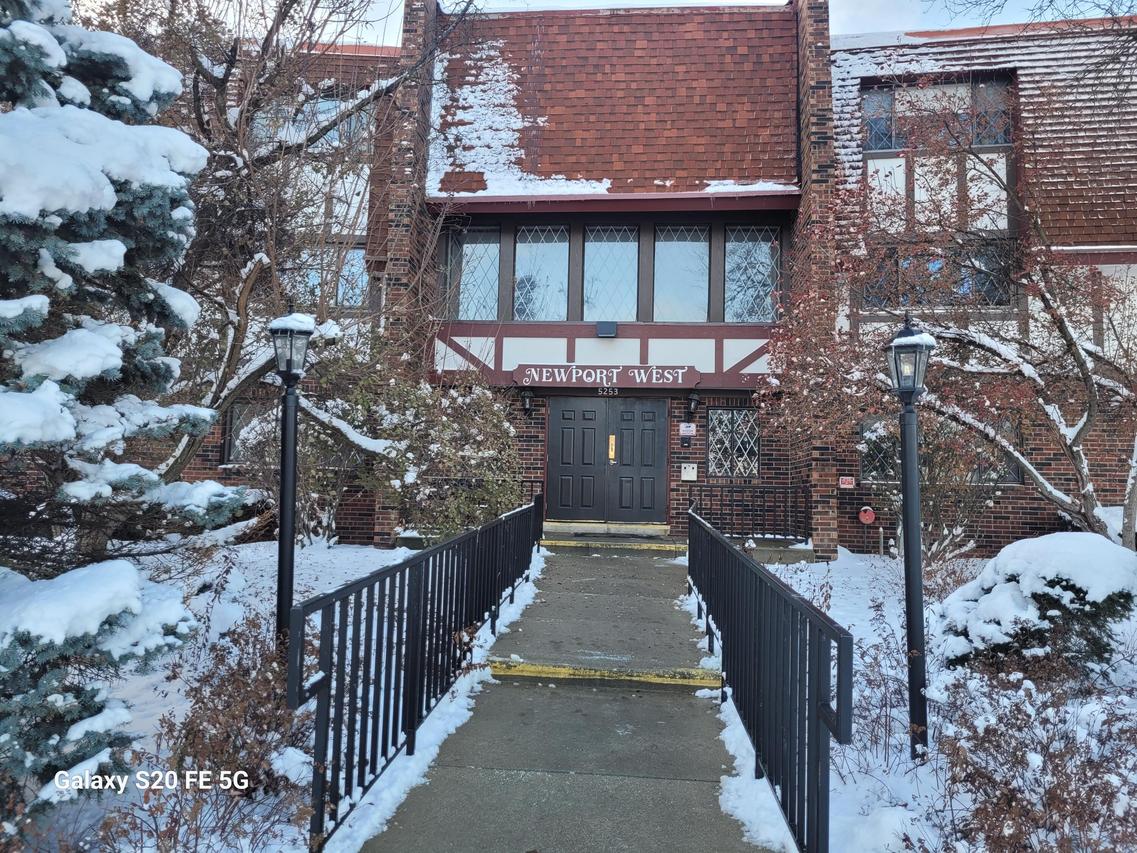 5253 N Lovers Ln. #232, Milwaukee, WI 53225