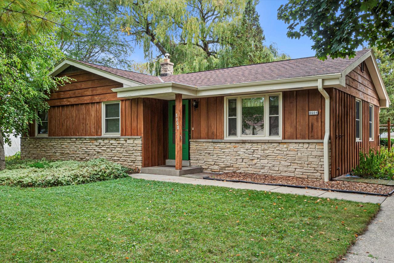 8608 N 53rd St, Brown Deer, WI 53223
