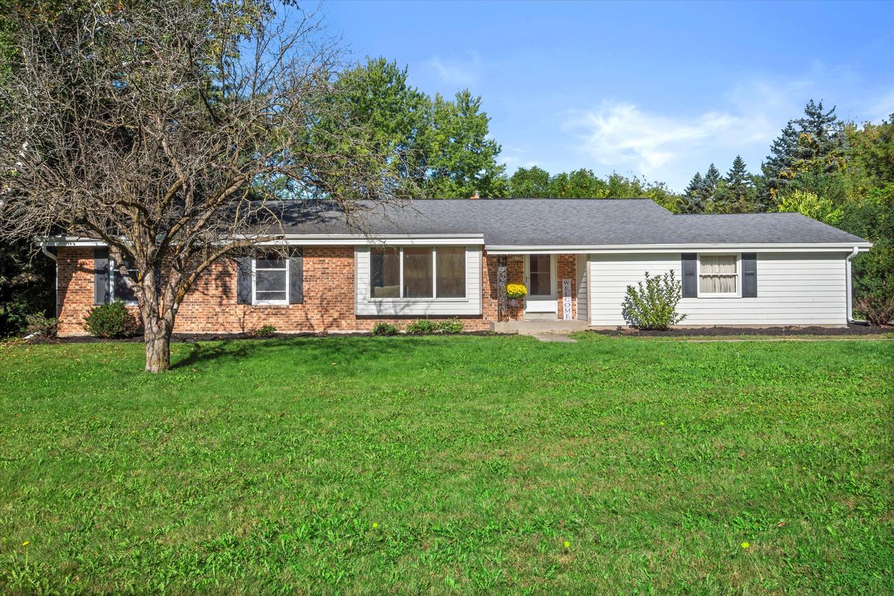 W252N9153 Tomahawk Ct, Lisbon, WI 53089