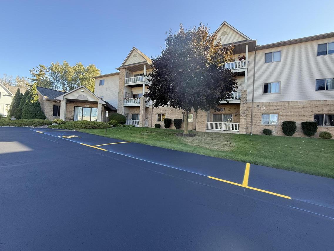 218 Third St #107, Hartford, WI 53027
