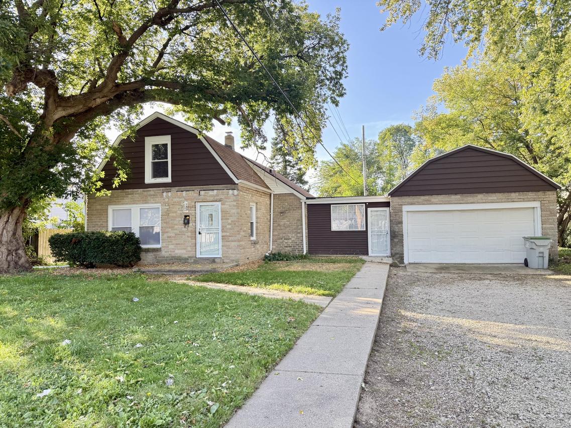 5117 W Fairmount Ave, Milwaukee, WI 53218