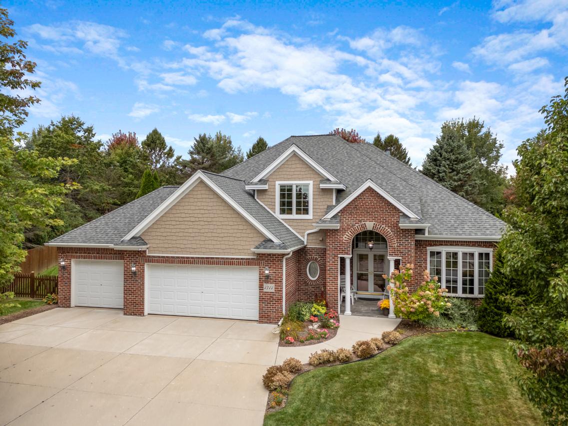 1311 Dove Ln, Grafton, WI 53024