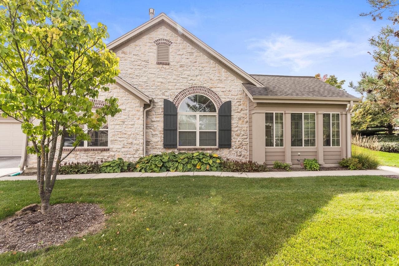 W155N6995 Amberleigh Cir, Menomonee Falls, WI 53051