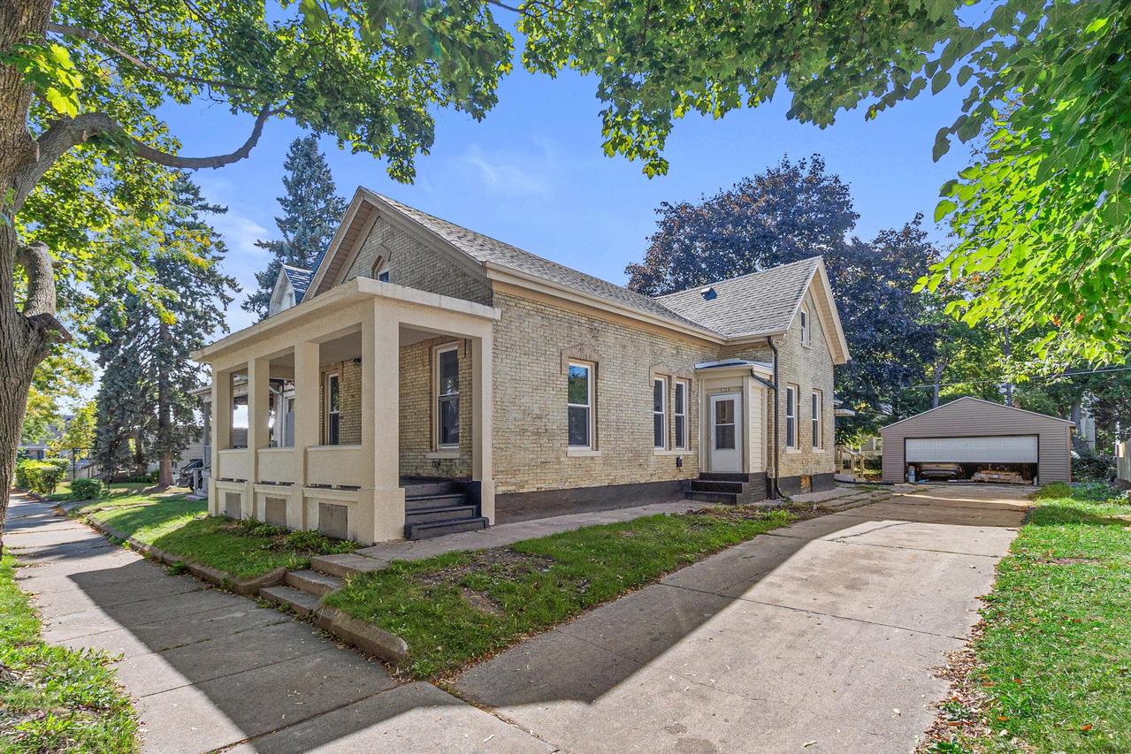 1324 Villa St, Racine, WI 53403