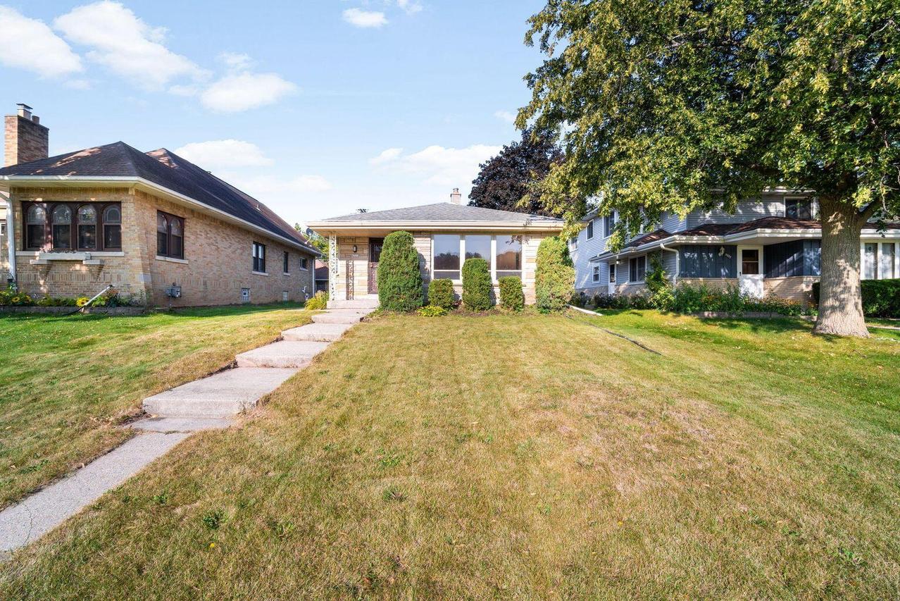 4321 N 99th St, Wauwatosa, WI 53222