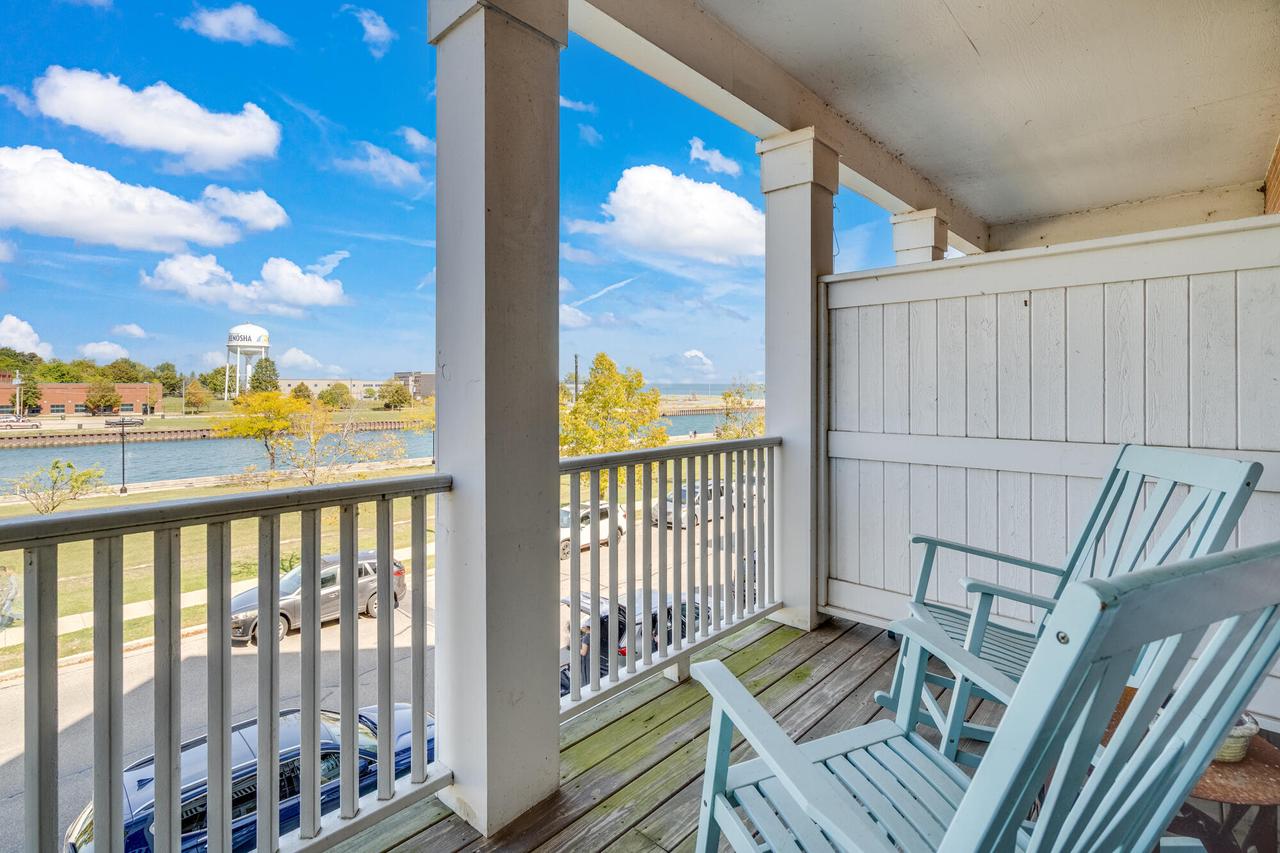 209 54th St #2A, Kenosha, WI 53140