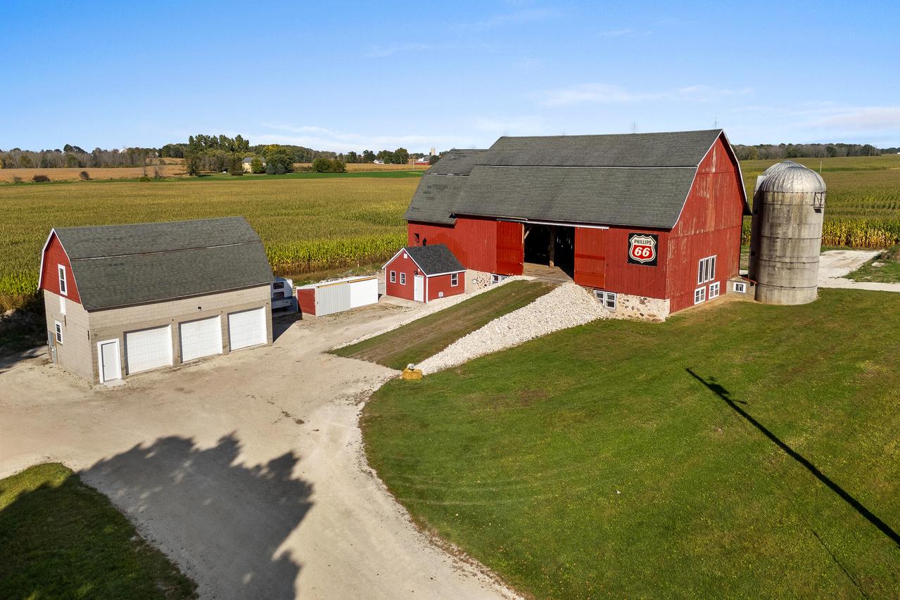 8226 Wilharms Rd, Newton, WI 54220