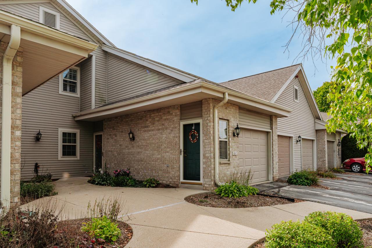 18625 Emerald Cir #G, Brookfield, WI 53045