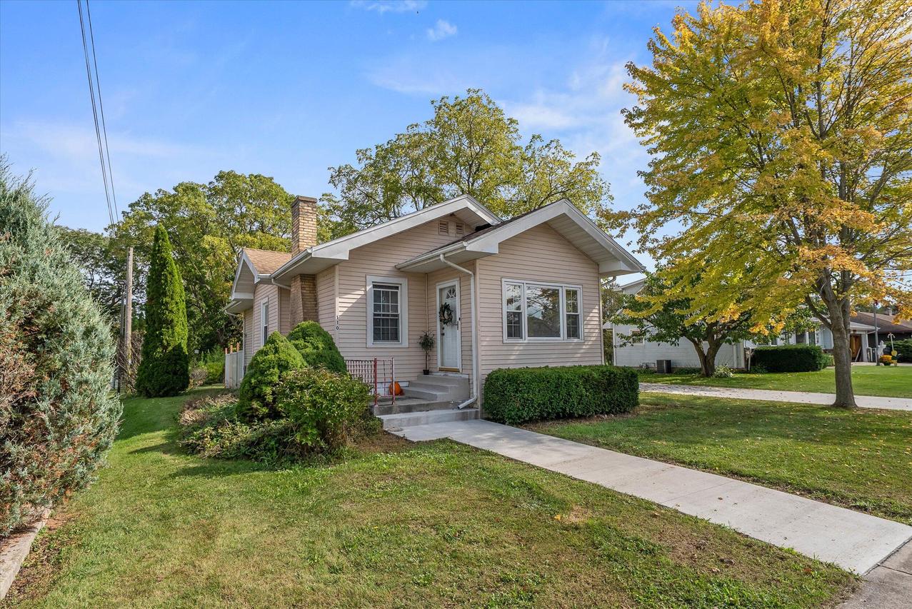 110 Maple St, Belgium, WI 53004