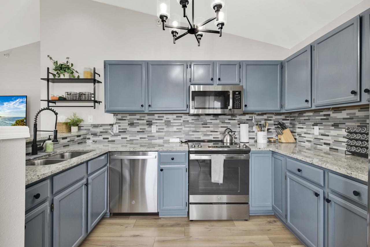 205 W Aspen Ct #8, Oak Creek, WI 53154