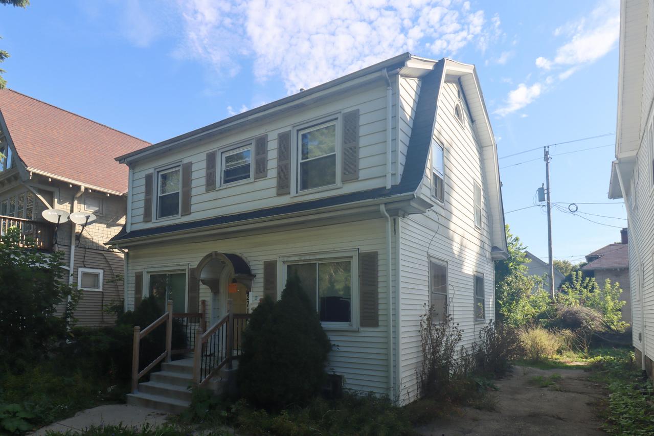 2712 N 40th St, Milwaukee, WI 53210