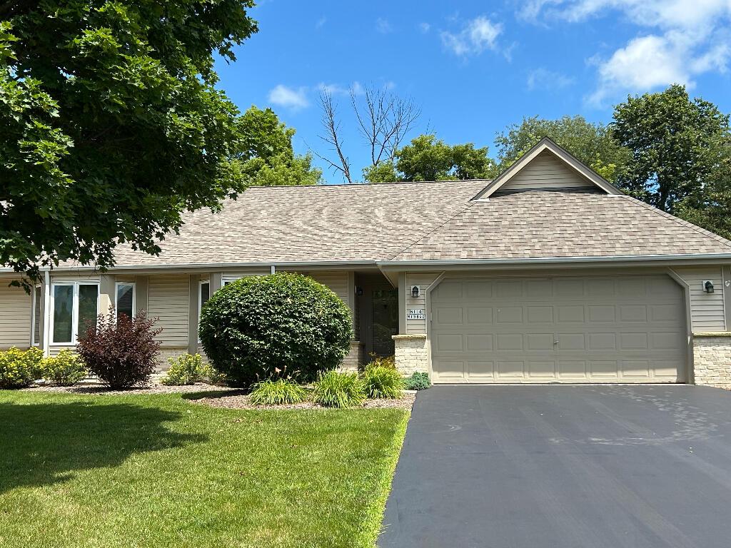 N114W15890 Hilbert Ln, Germantown, WI 53022