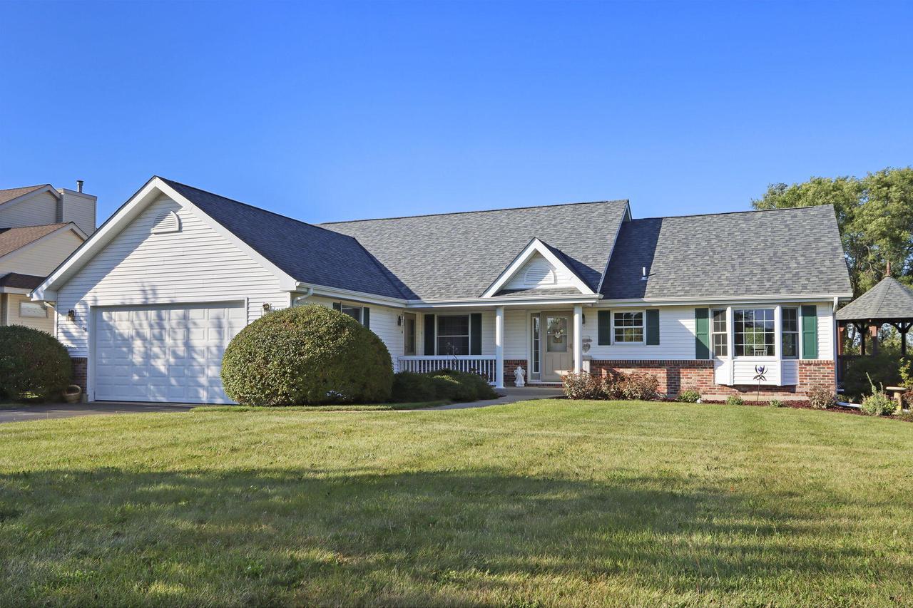 2144 Blue Heron Dr, Delavan, WI 53115