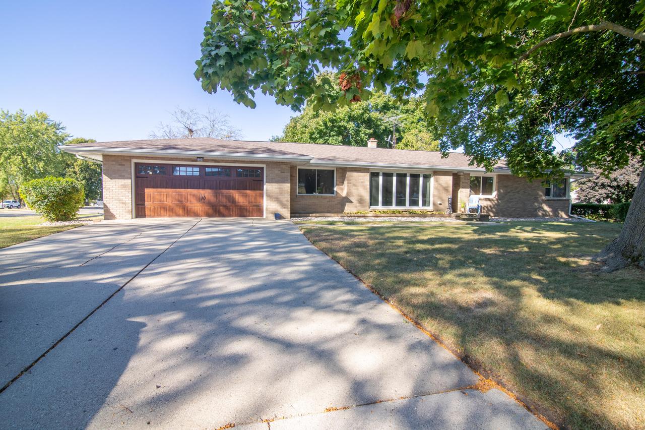 314 Hillcrest Dr, Beaver Dam, WI 53916