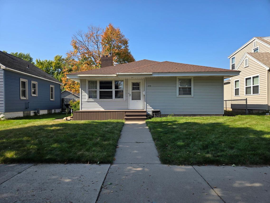 1818 S 20th St, La Crosse, WI 54601
