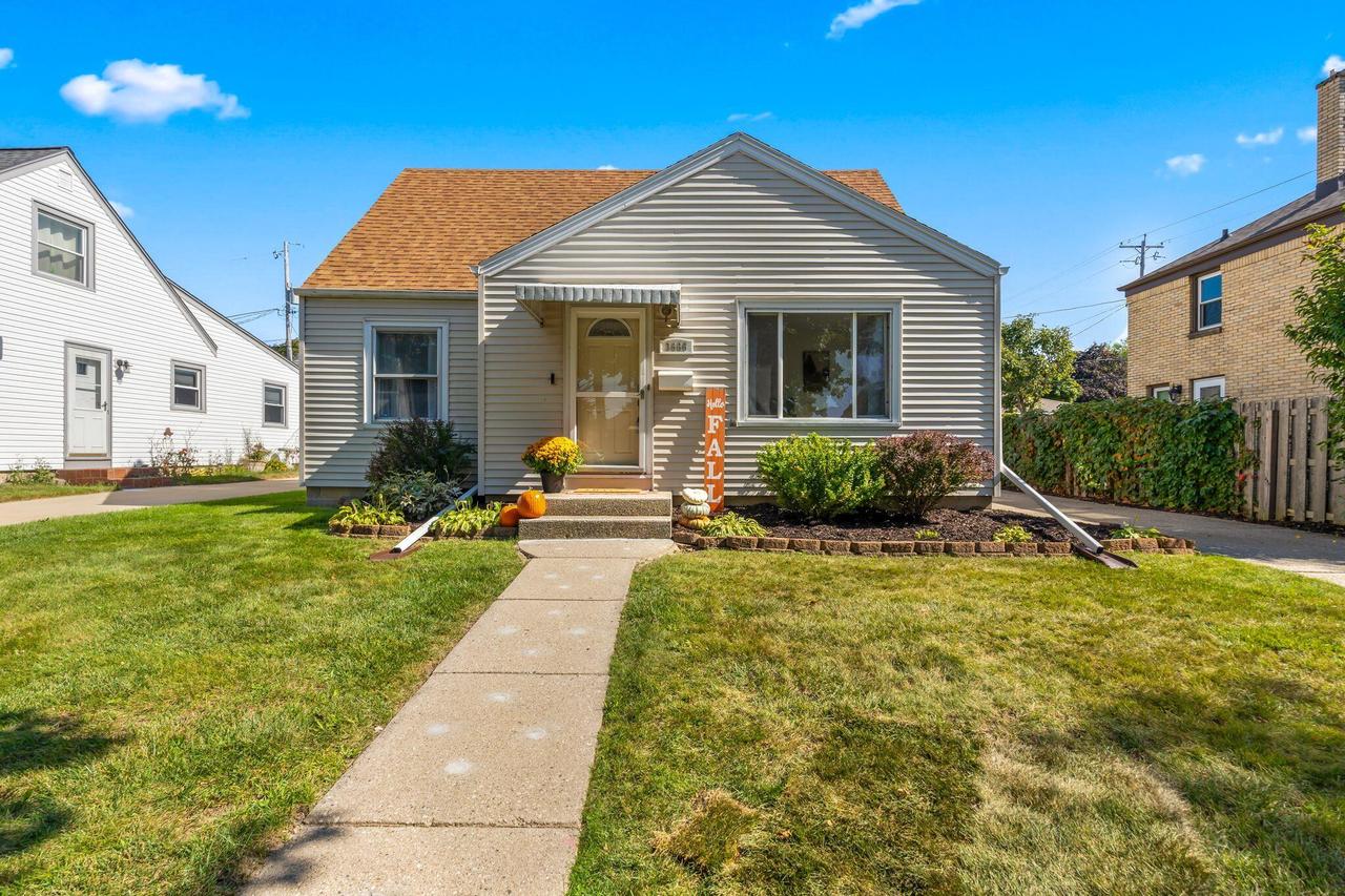 3666 S 21st St, Milwaukee, WI 53221