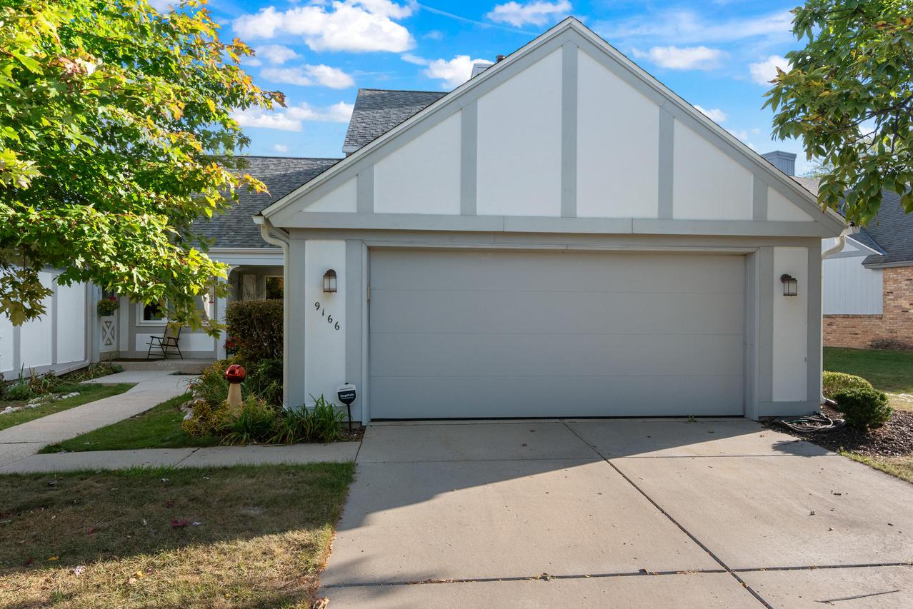9166 N Briarwood Ct, Bayside, WI 53217