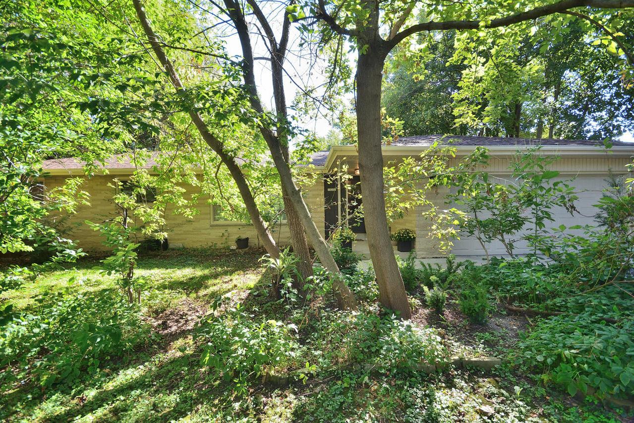 10201 W Brookside Dr, Hales Corners, WI 53130