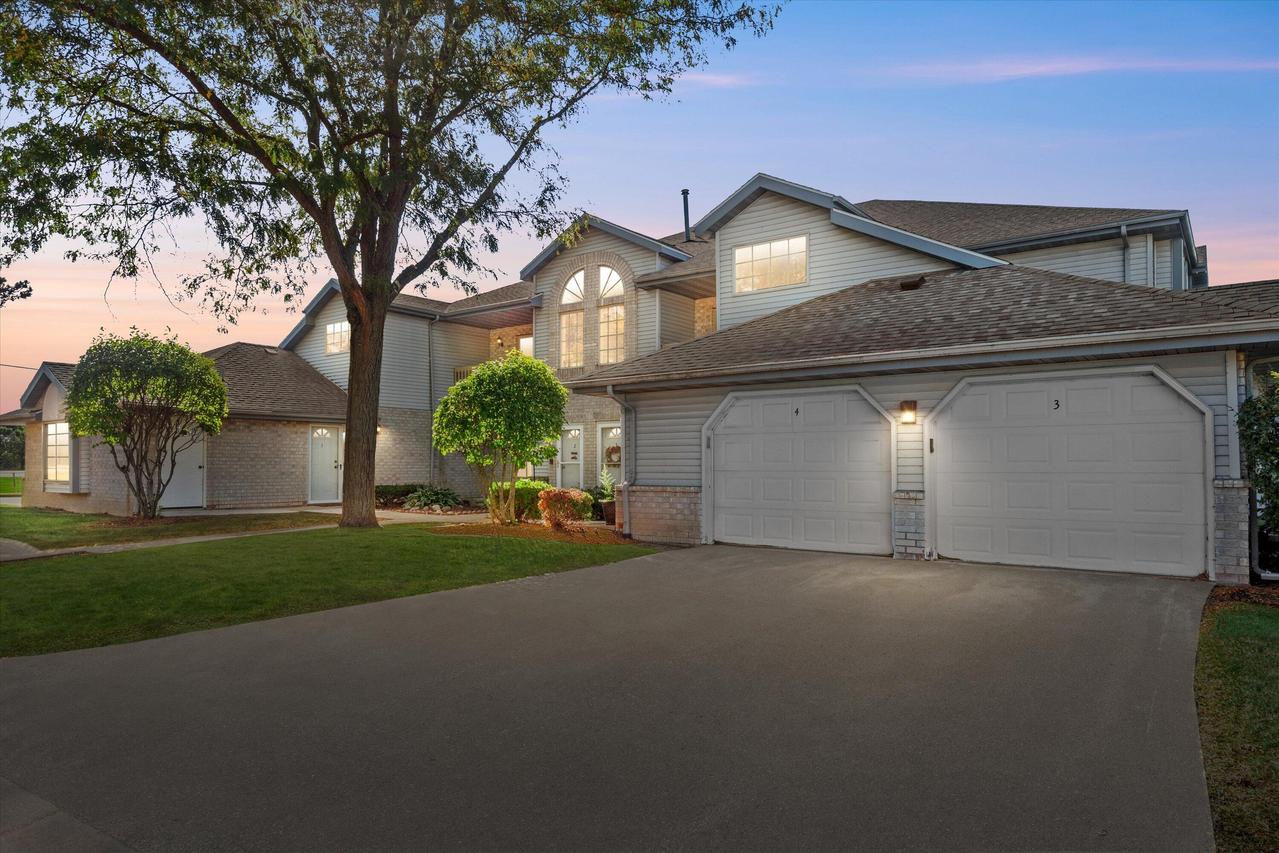 9390 W Loomis Rd #3, Franklin, WI 53132