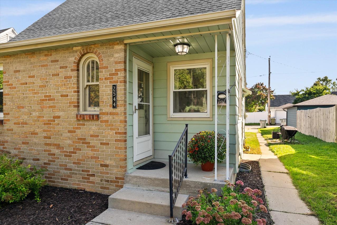 2544 S 71st St, Milwaukee, WI 53219