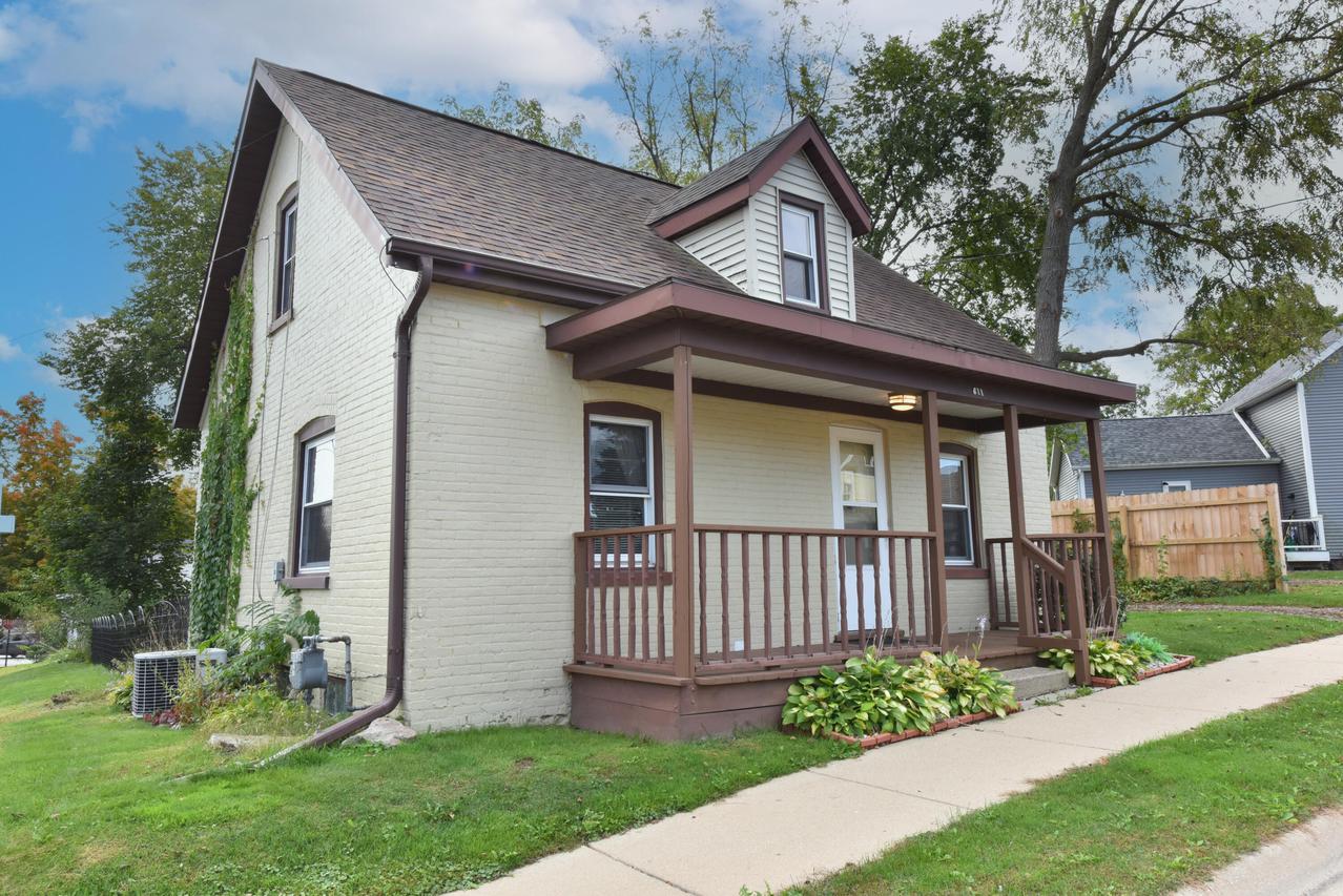 611 Garfield St, Watertown, WI 53098