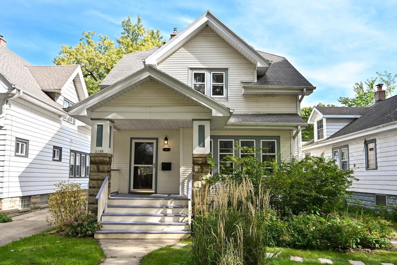 1108 N 69th St, Wauwatosa, WI 53213