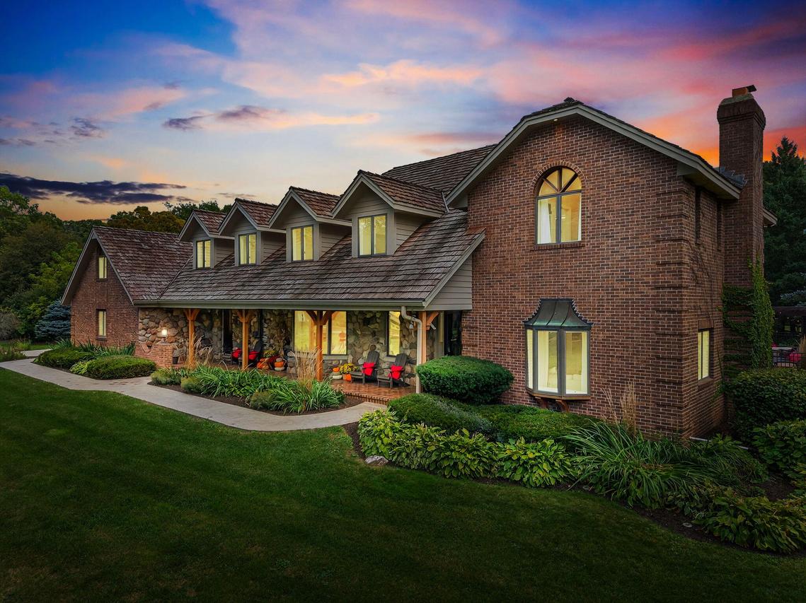 9101 W Hawthorne Ln, Franklin, WI 53132