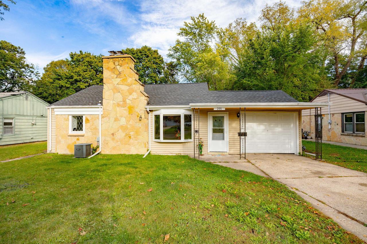255 N Park St, Whitewater, WI 53190
