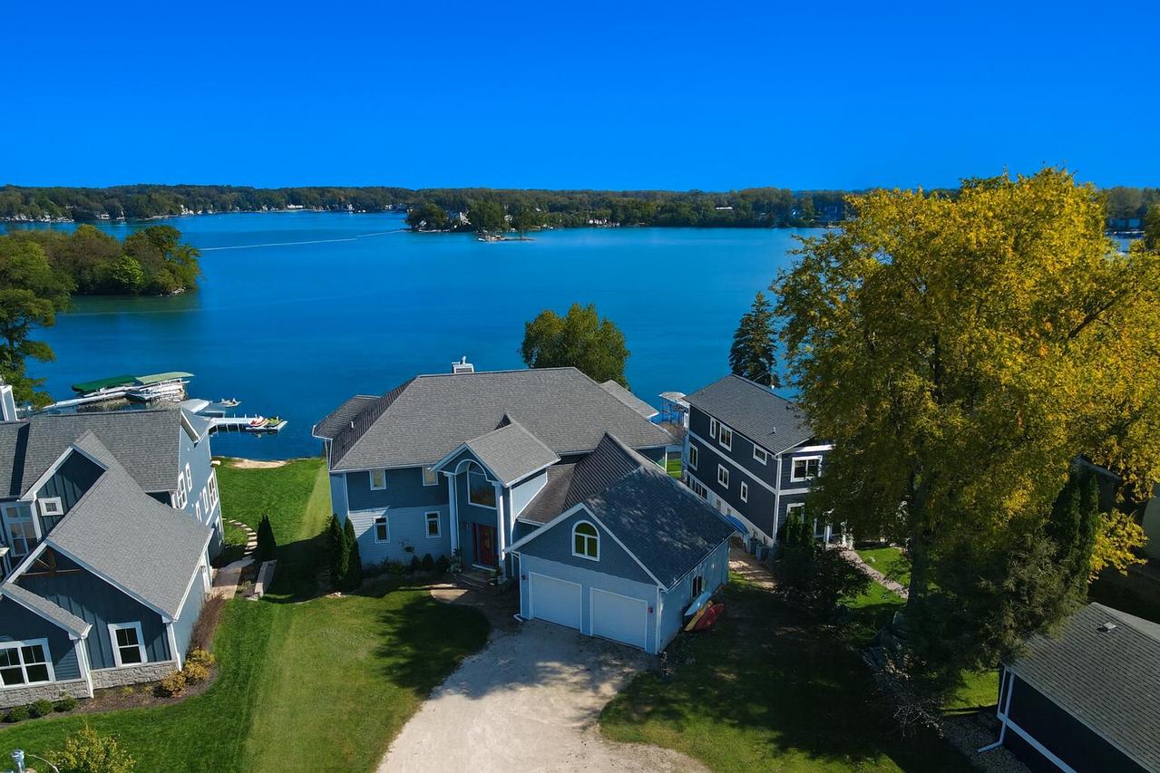 3711 Lake St, Burlington, WI 53105