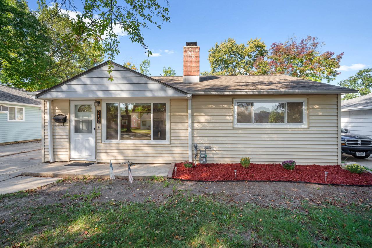 2751 S 50th St, Milwaukee, WI 53219