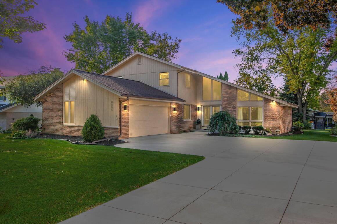 8805 Greenmeadow Ln, Greendale, WI 53129