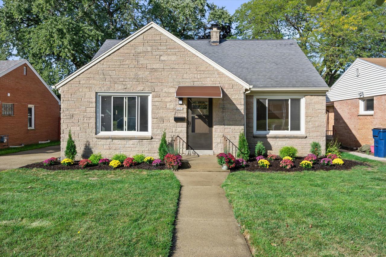 3251 N 94th St, Milwaukee, WI 53222