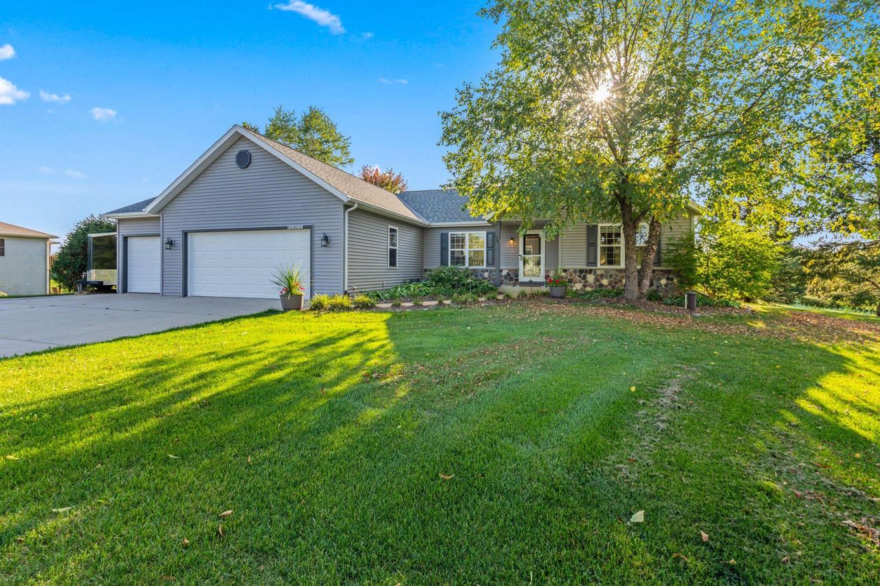 W381N8381 Rolling River, Oconomowoc, WI 53066