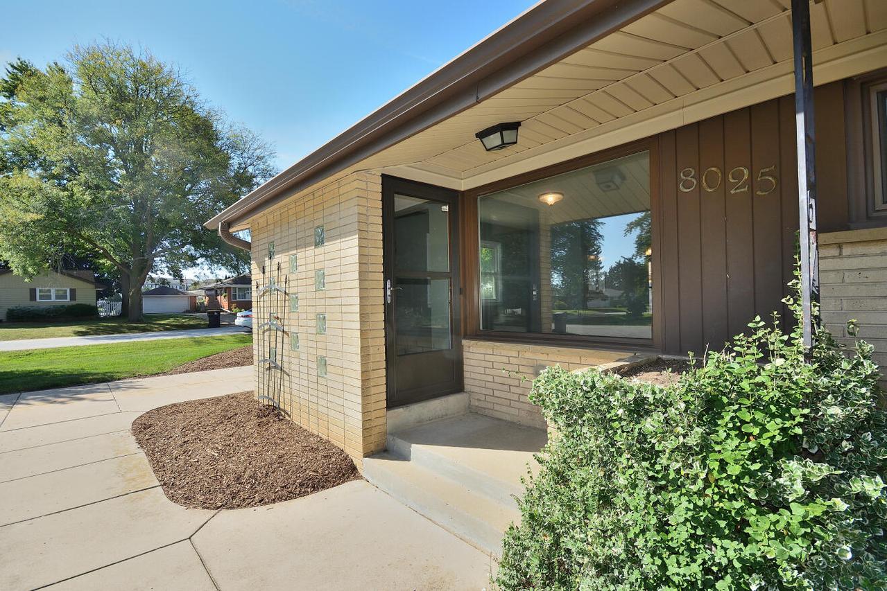 8025 N 62nd St, Brown Deer, WI 53223