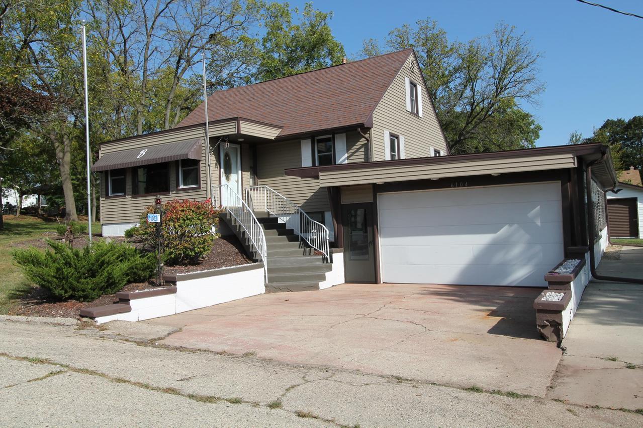 6104 Water St, Lyons, WI 53105