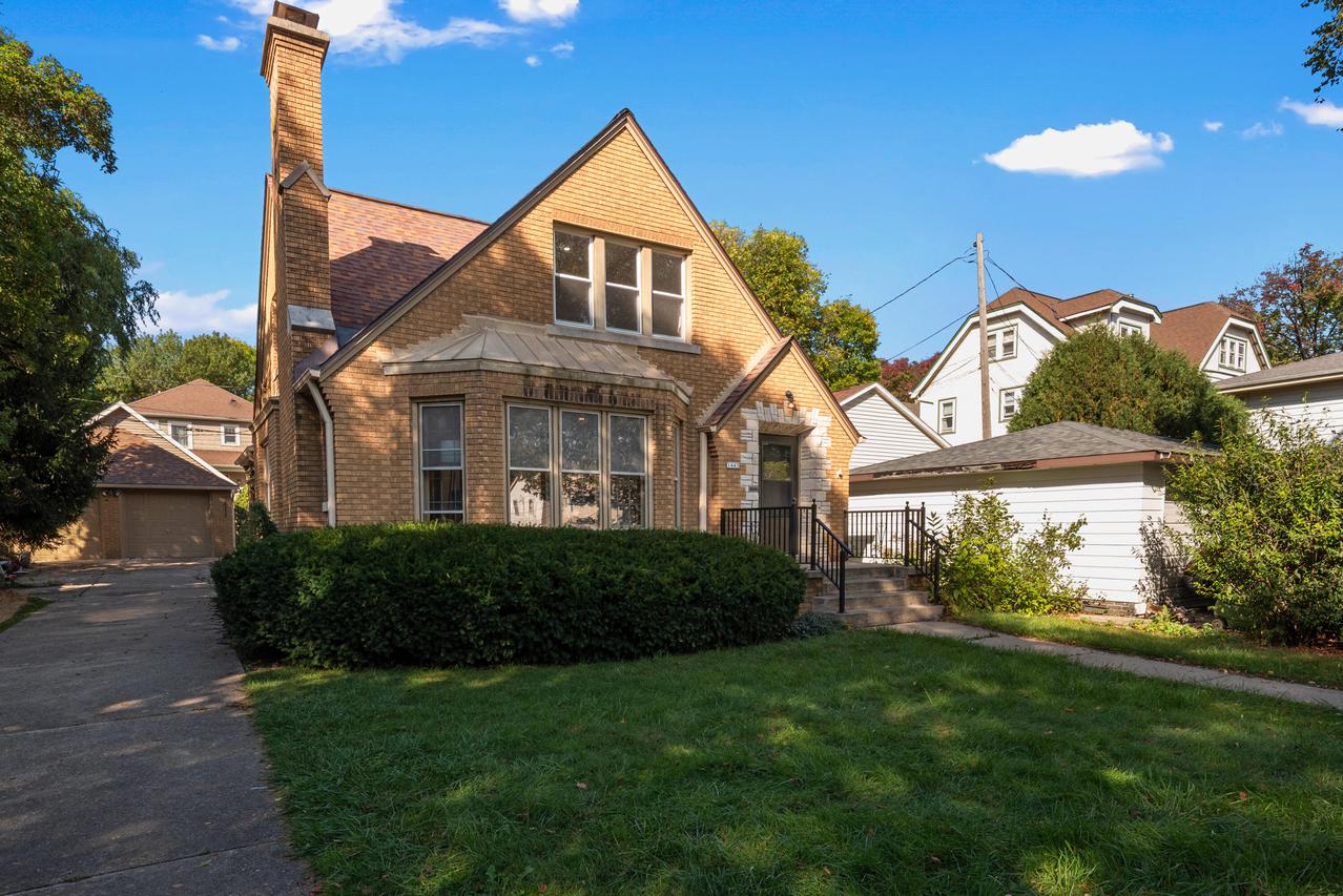 1443 N 65th St, Wauwatosa, WI 53213