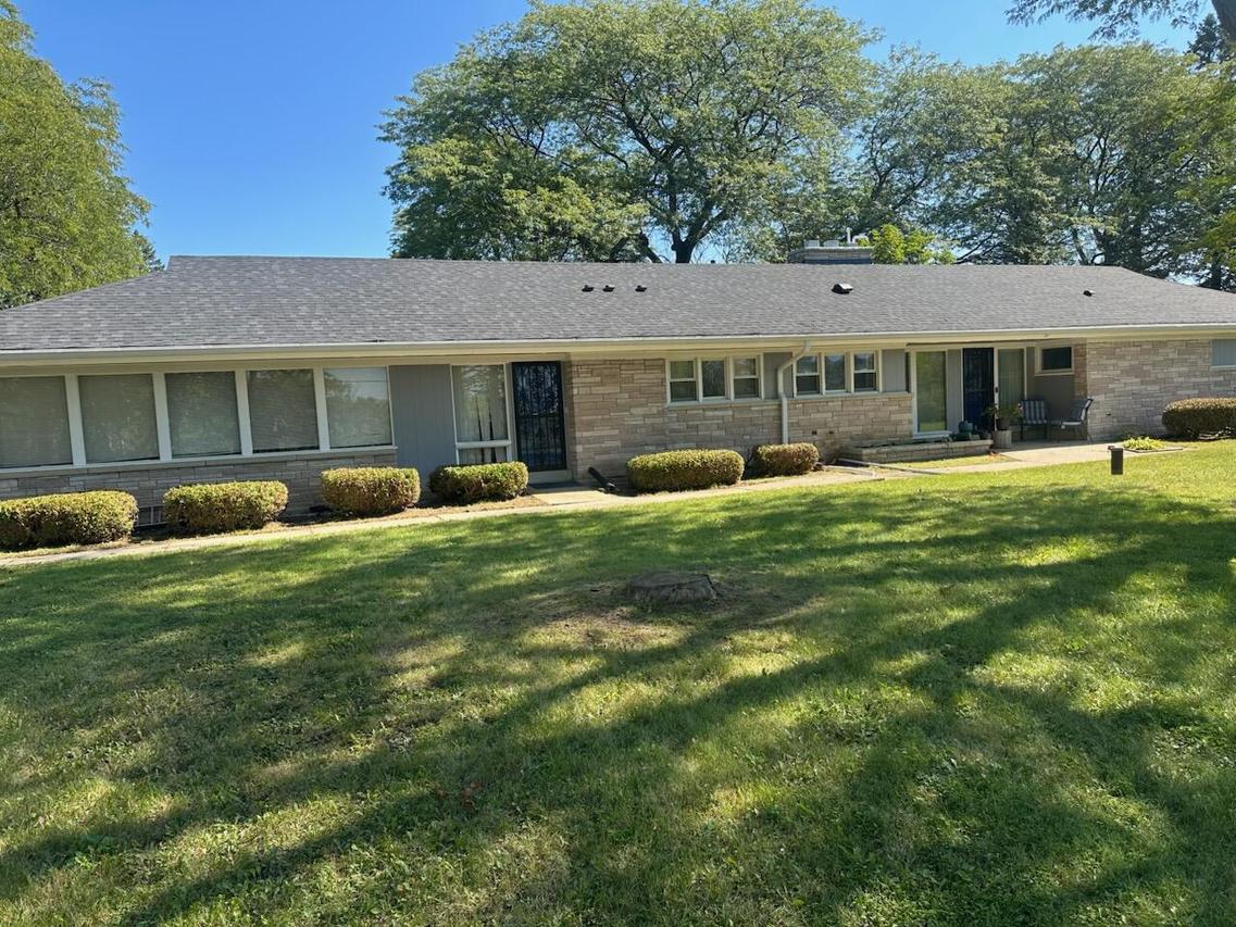 8850 N Range Line Rd, River Hills, WI 53217