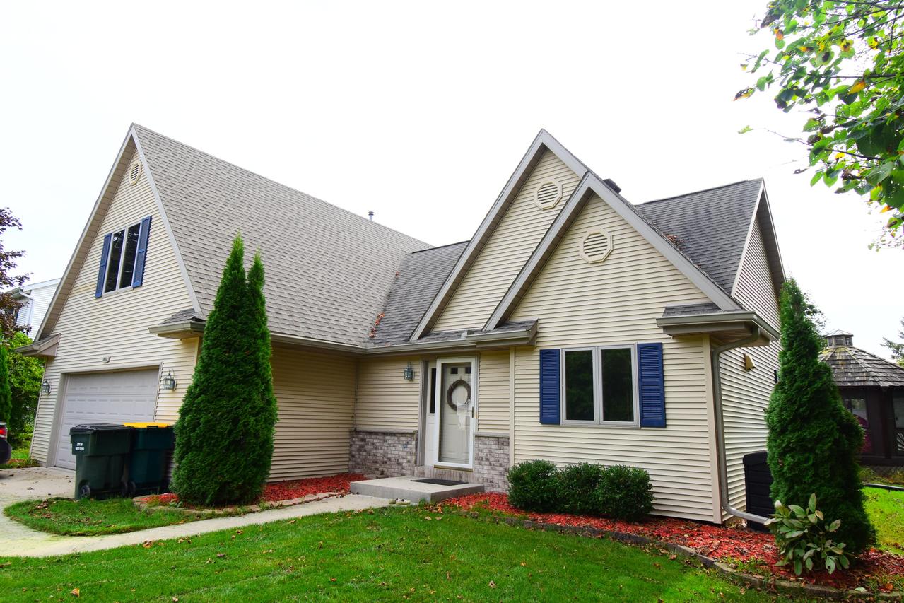 1003 Auburn Rd, West Bend, WI 53090