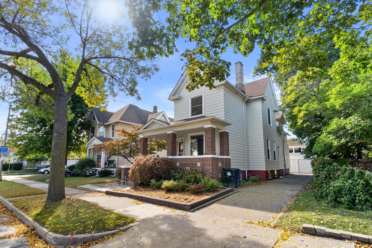 1606 N Main St, Racine, WI 53402
