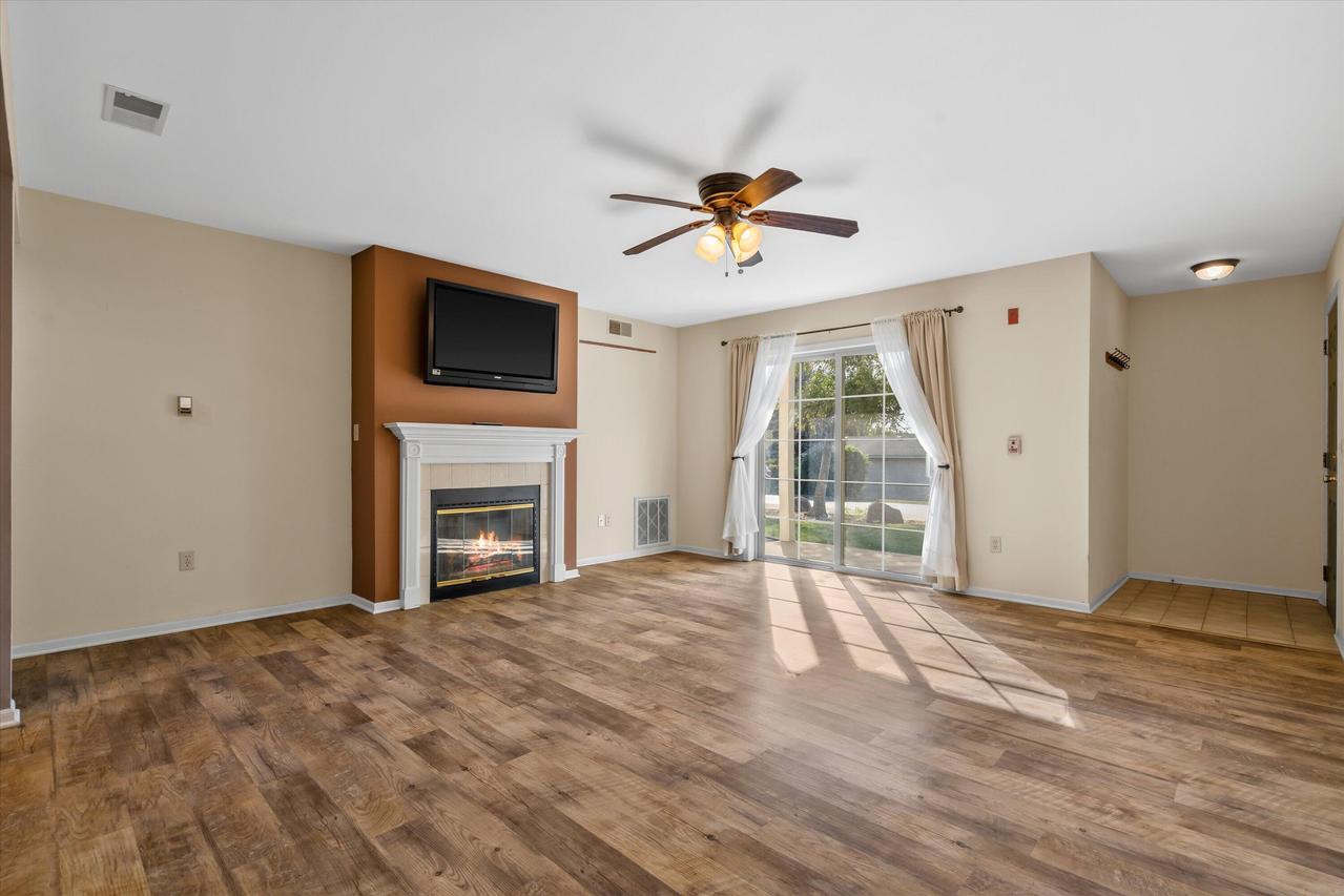 1908 Parknoll Ln, Port Washington, WI 53074