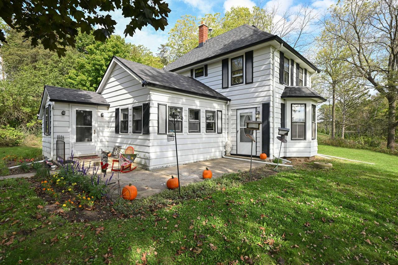 S96W22870 River Oaks Dr, Vernon, WI 53103