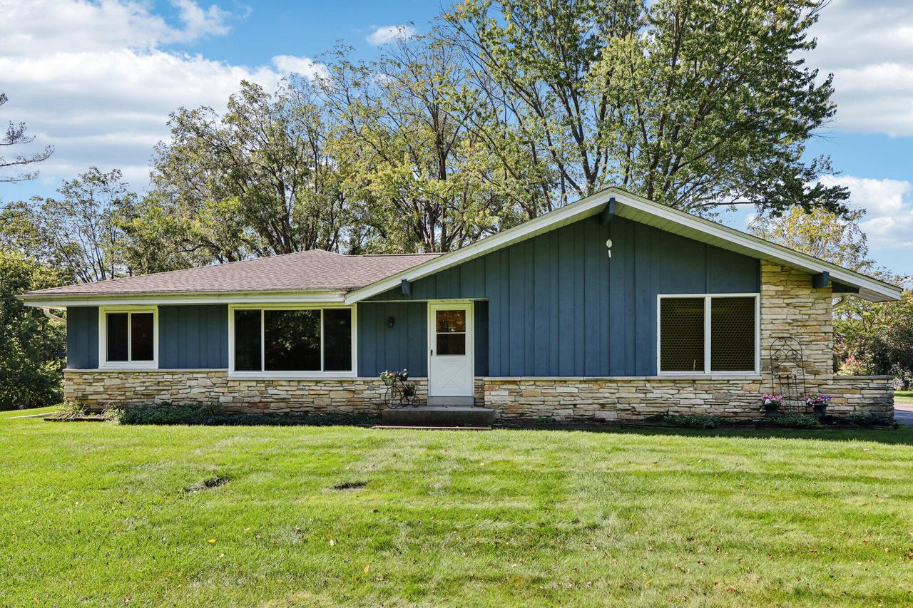1405 S Westwoods Rd, New Berlin, WI 53146