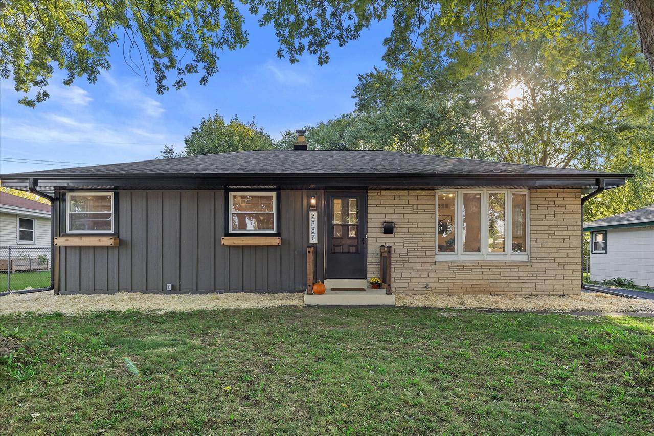 5720 S Elaine Ave, Cudahy, WI 53110