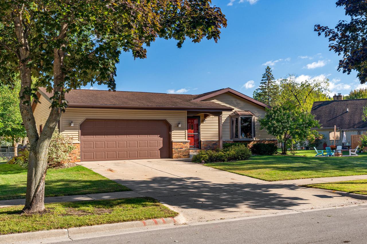 608 8th Ave, Onalaska, WI 54650