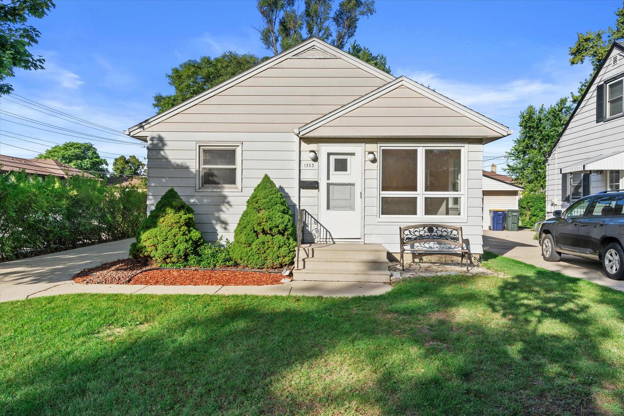 1353 S 110th St, West Allis, WI 53214