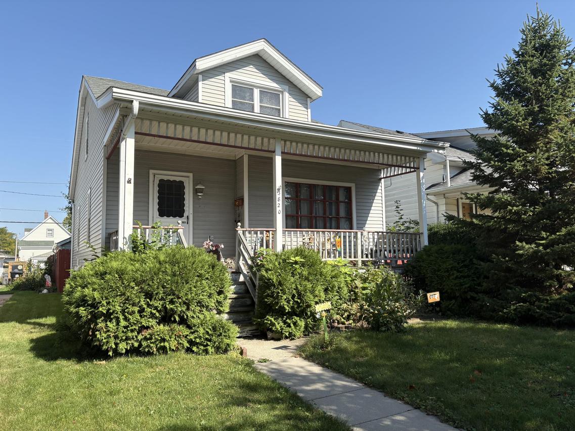 3820 E Munkwitz Ave, Cudahy, WI 53110