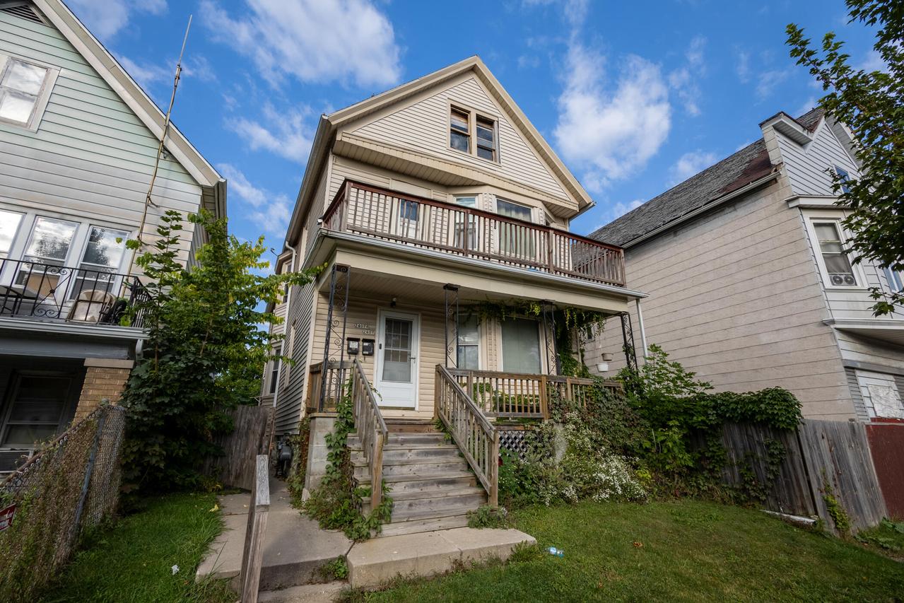 2407 S 7th St, Milwaukee, WI 53215