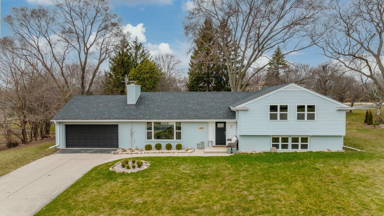 13300 Gremoor Dr, Elm Grove, WI 53122